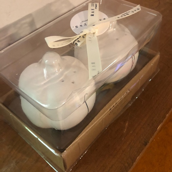 Rae Dunn - Pumpkin Salt and Pepper Shaker Set 🎃 - Picture 3 of 3